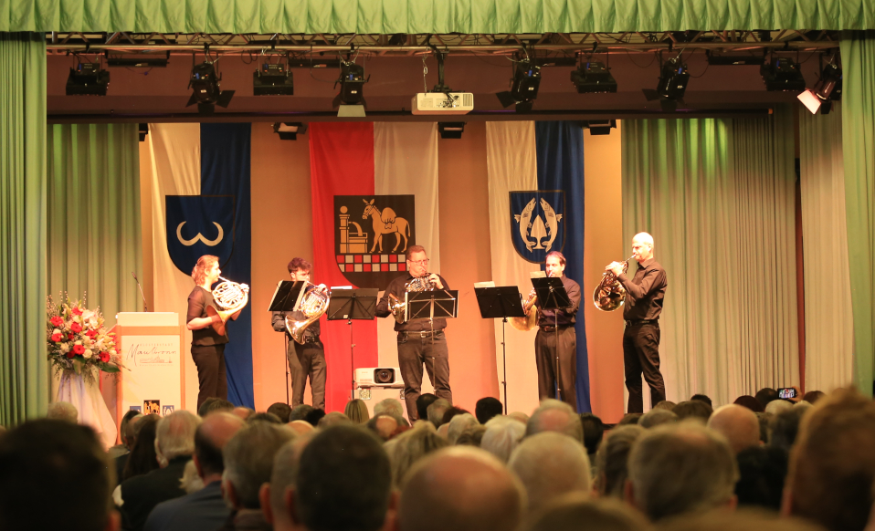 Hier als Quintett musizierend